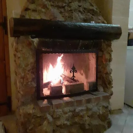 Four Bedroom Air-conditioned Farmhouse With Pool And Bbq Vakantiehuis