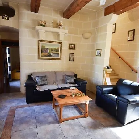 Vakantiehuis Four Bedroom Air-conditioned Farmhouse With Pool And Bbq