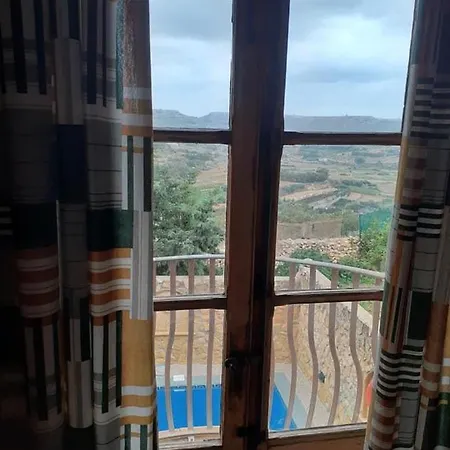 Four Bedroom Air-conditioned Farmhouse With Pool And Bbq *